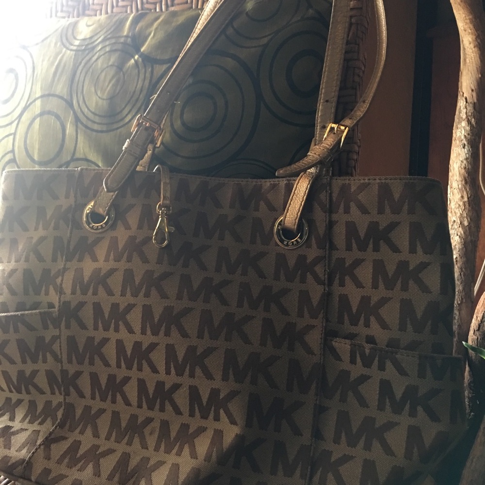 Micheal Kors monogram sateen purse